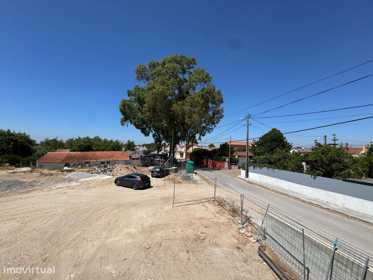 Nova Moradia T4 com Piscina na Vila de Azeitão-4