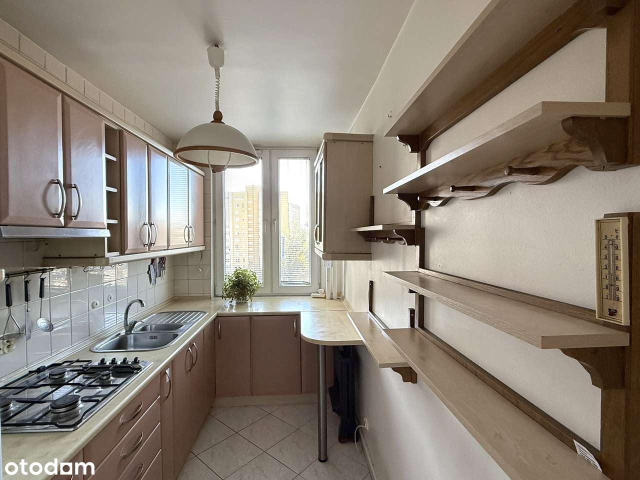 Komfortowe 3 pokoje z dużym salonem i świetnym układem + piwnica-0