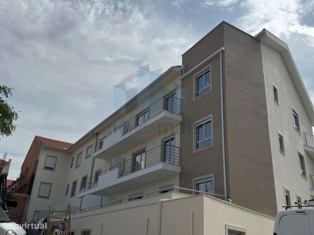 Vende-se apartamento NOVO, T2 com garagem e um sótao, Ultimo piso - Grande imagem: 2/14