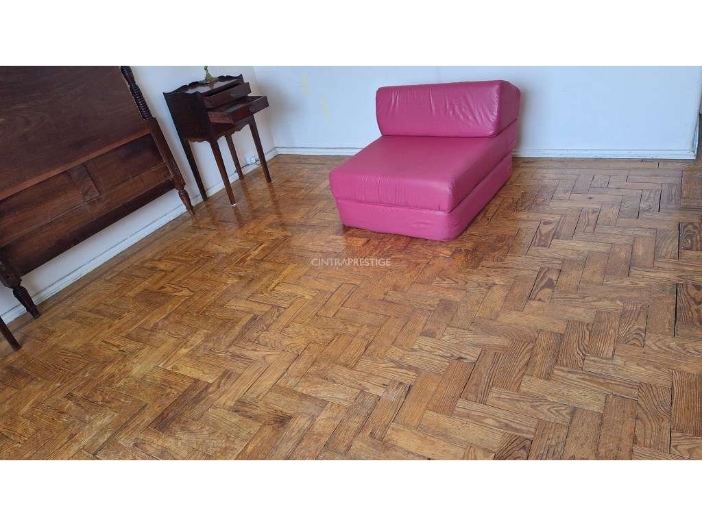 Moradia T4 com quintal e garagem em Algueirão-13