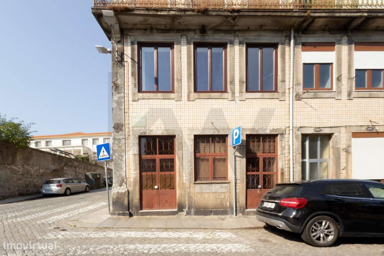 EXCELENTE OPORTUNIDADE DE INVESTIMENTO - PRÉDIO PARA RECONSTRUÇĀO - Grande imagem: 5/35