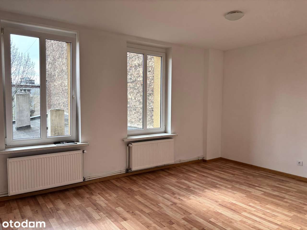 Przestronne mieszkanie z C.O. | 9-0