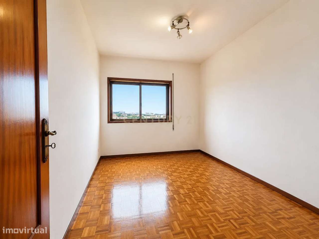 APARTAMENTO T2 | VARANDA | LUGAR DE GARAGEM | ARRUMOS | ELEVADOR | GON-20