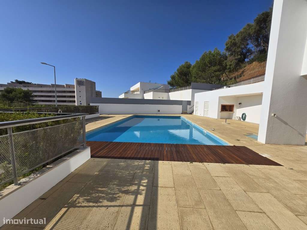 Moradia T5 com Terraço e Piscina-5