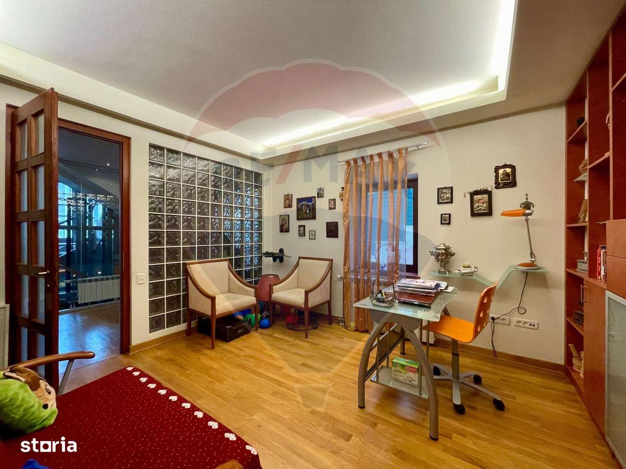 Apartament cu 3 camere de vânzare în zona Schei-17