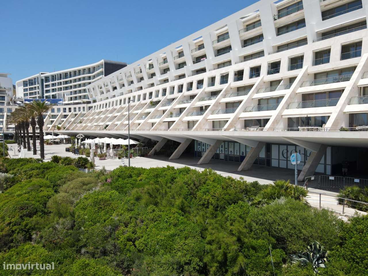 Loja com Localização de Excelência na Praia da Califórnia - Grande imagem: 5/14
