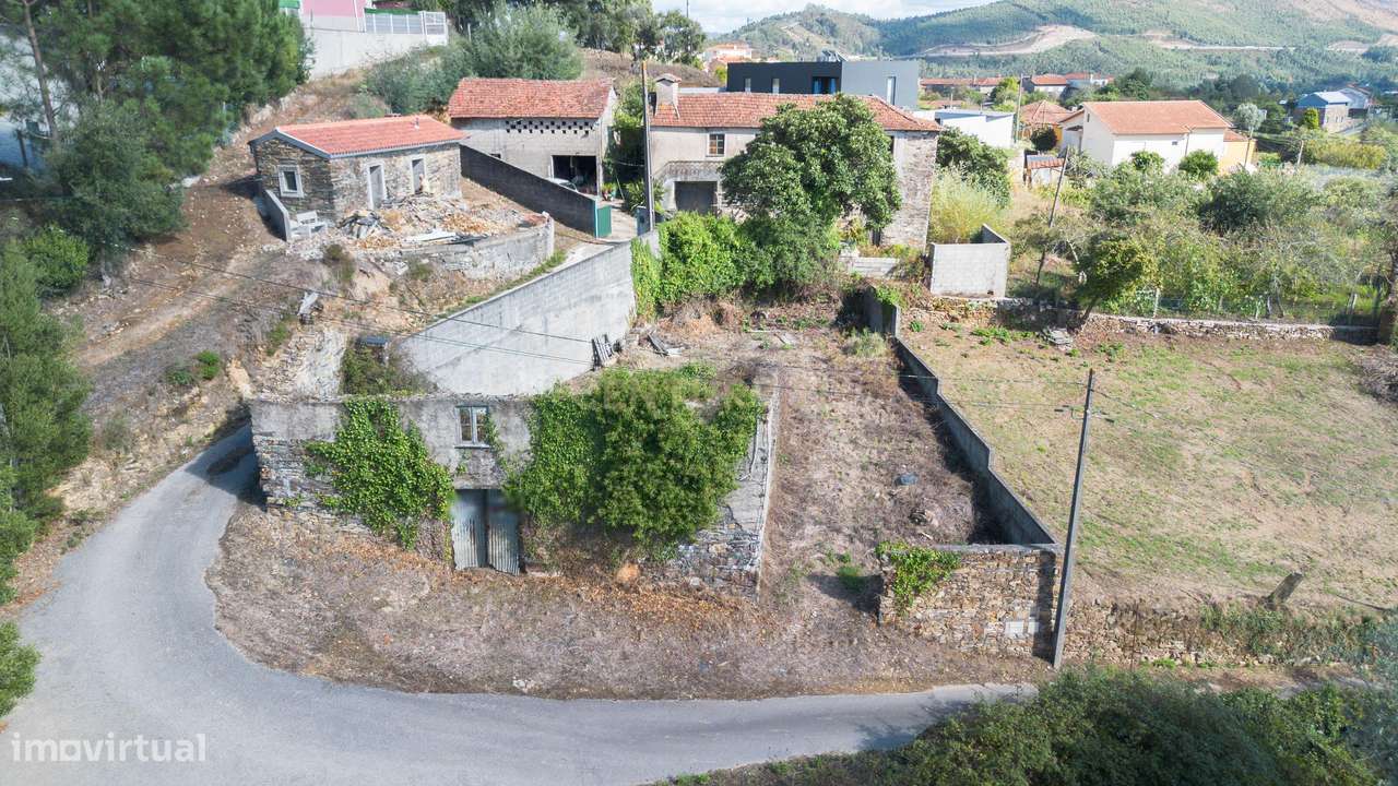 Terreno com Ruína em Aguiar de Sousa - Grande imagem: 5/29