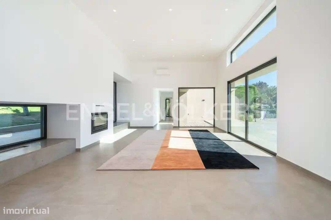 Moradia V4 Exclusiva perto do Carvoeiro-5