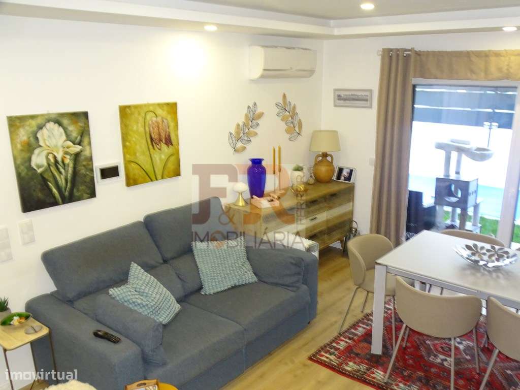 Semi-Nova Geminada Duplex T3 com Piscina Fernão Ferro-49