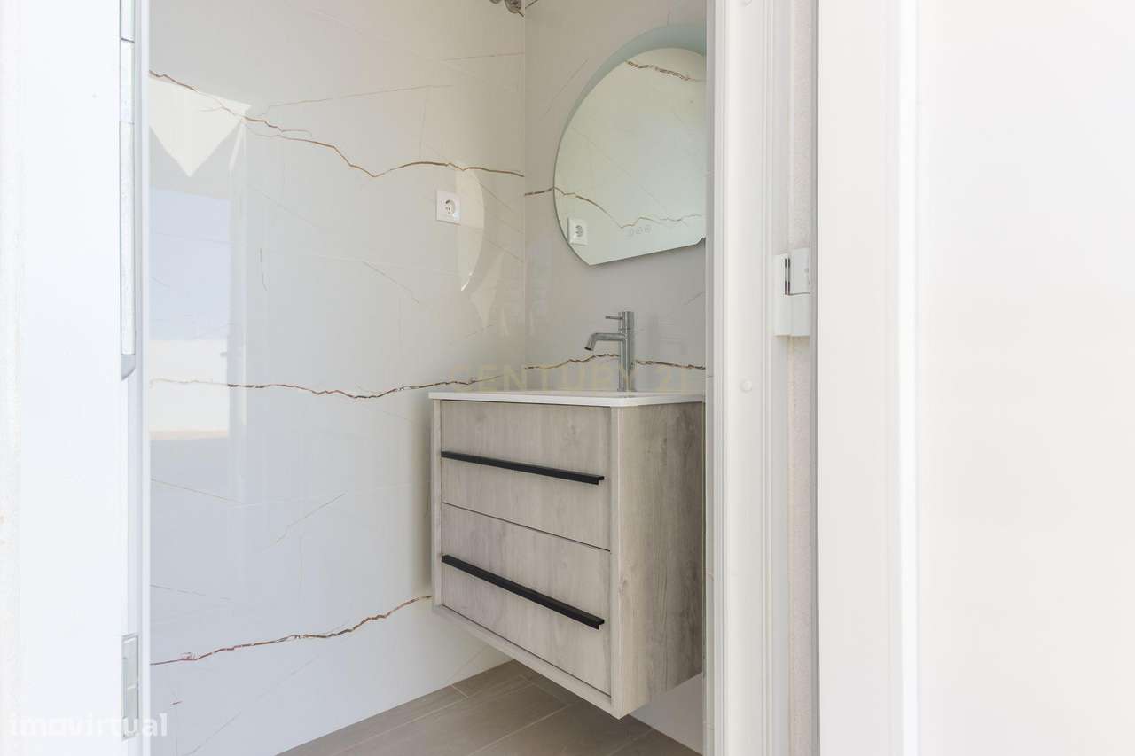 Vila Alegre / Fernão Ferro - Luxuosa moradia isolada térrea de 4 assoa-31