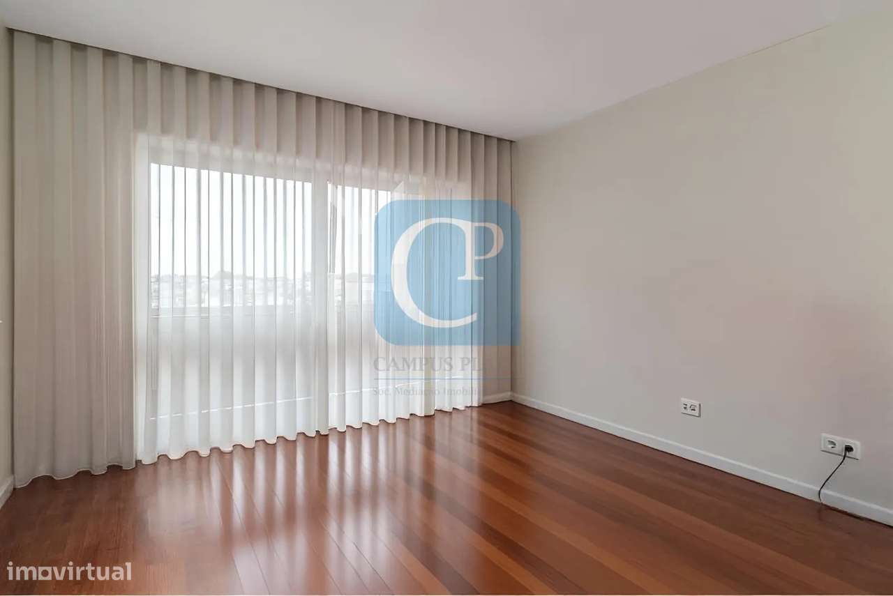 Apartamento T3+1 equipado com varanda em Ramalde, Porto - Grande imagem: 3/17