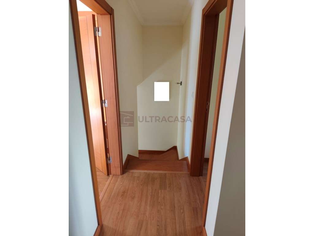 Vende-se Moradia V4 renovada com terraço, churrasqueira e horta a 5...-53