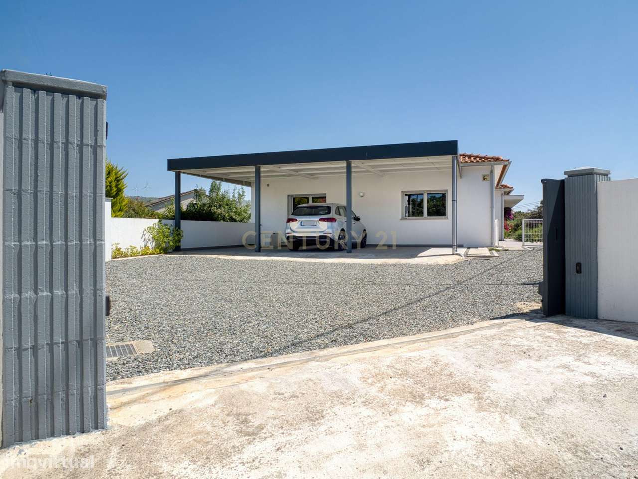 Moradia T4  como nova com Piscina  e vista serra dos Candeiros-33