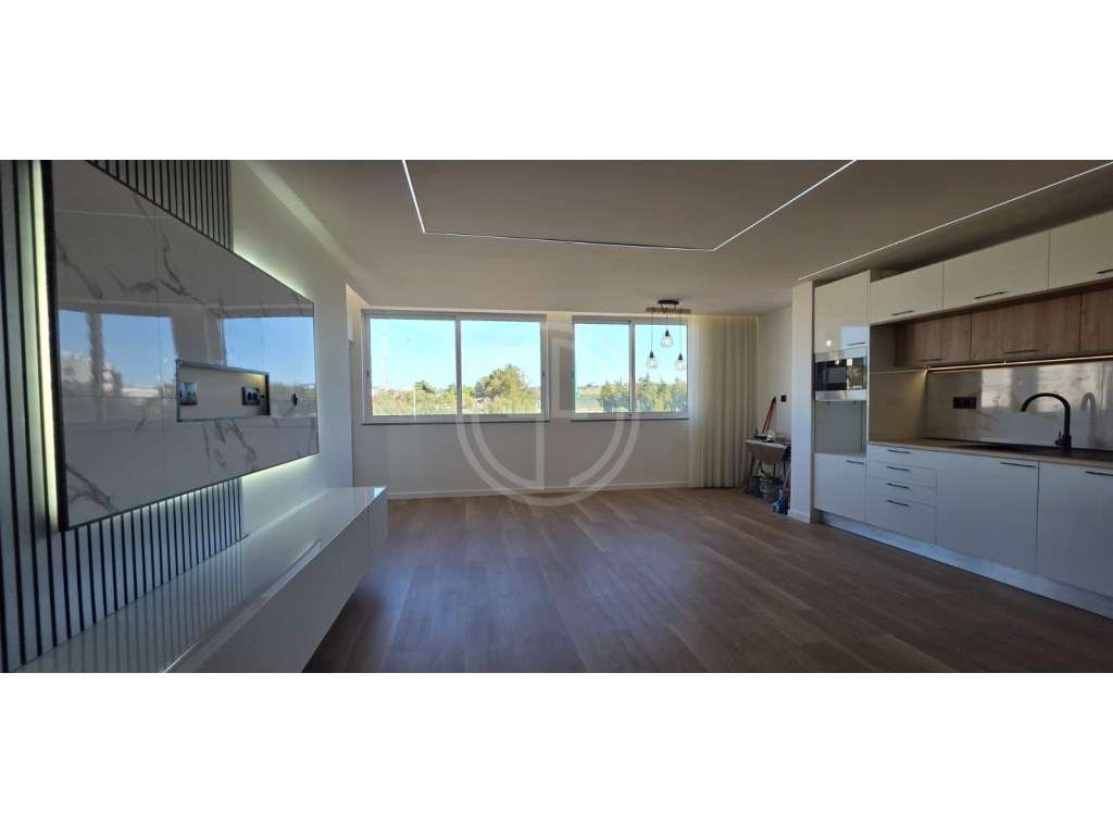 Apartamento T3 Renovado no Centro de Loulé - Grande imagem: 3/27