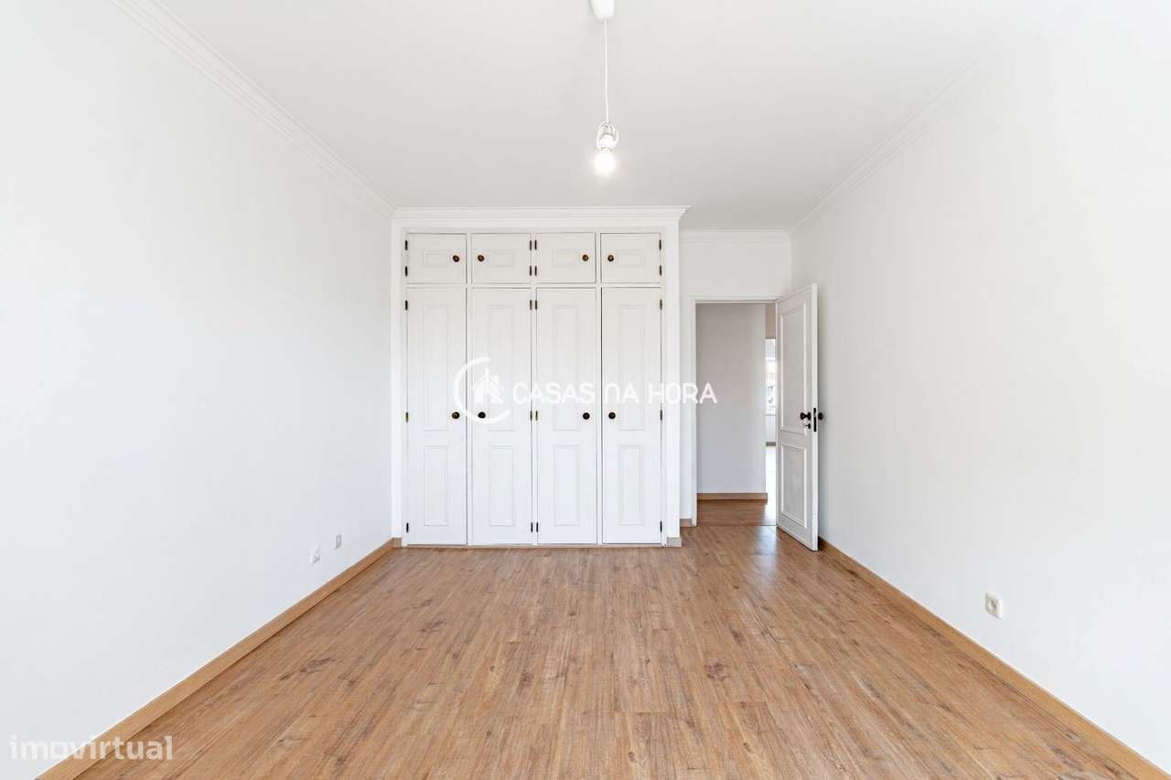 Agradável apartamento T3 na Rua Garcia de Resende, junto ao Colégio...-15