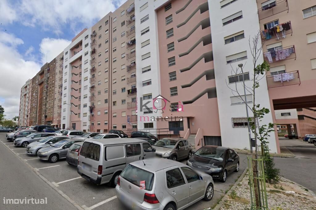 Apartamento T3 a venda, em: Rua de Monte Carlo, Casal de Cambra, Sintr