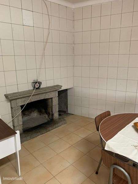 Aluga-se T2 no centro histórico de Santa Comba Dao - Grande imagem: 4/10