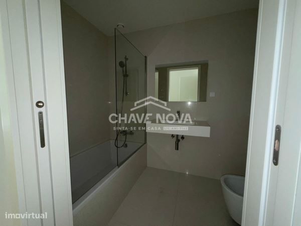 T1 Novo c/ Lugar de Garagem e Arrumo em Canidelo-18