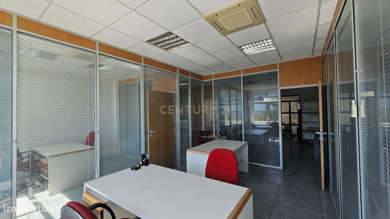 Escritório amplo e totalmente equipado no ElosPark II, em S. Marcos-28