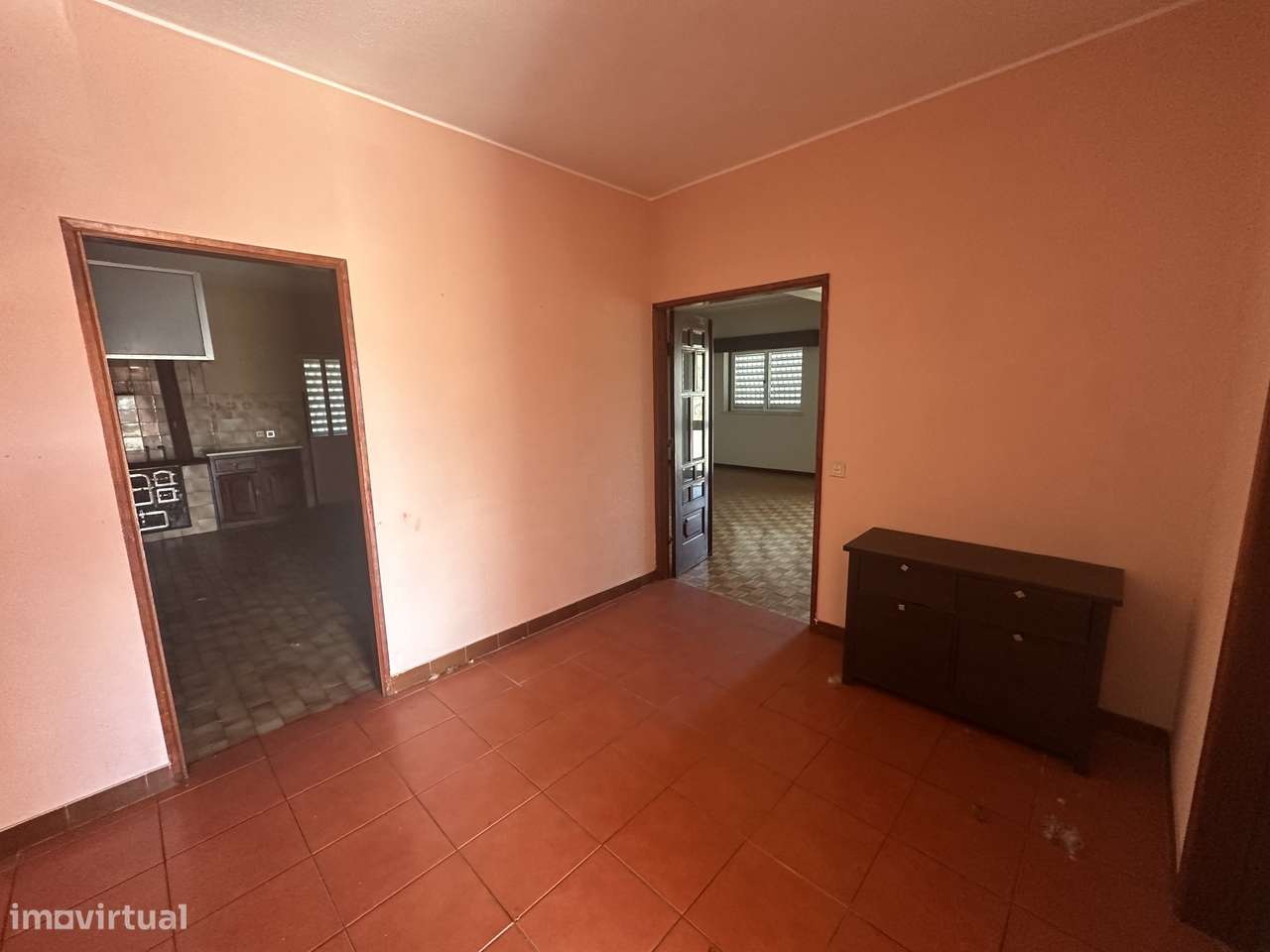 Moradia T4 com jardim e garagem em Sernancelhe-9