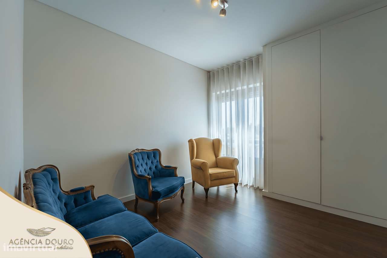 Apartamento T4 com varandas, em Aldoar, Porto-14