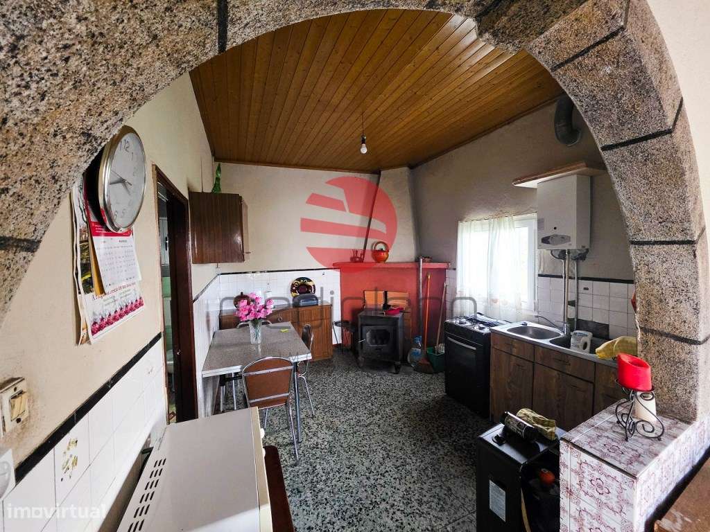 MORADIA T8 C/ LOGRADOURO, COMÉRCIO E TERENO-7