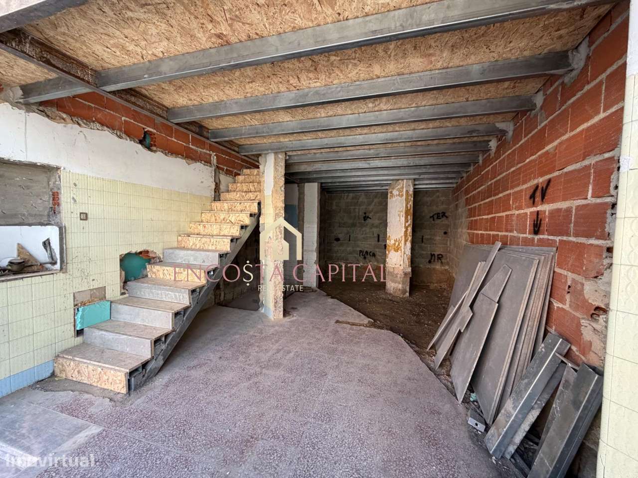 Apartamento T2 com mezanime Sacavém-18