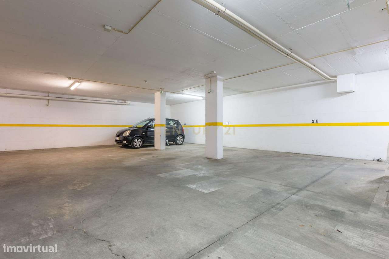 T1 com varandas amplas, garagem e elevador | Urbanização Vila Serena –-18