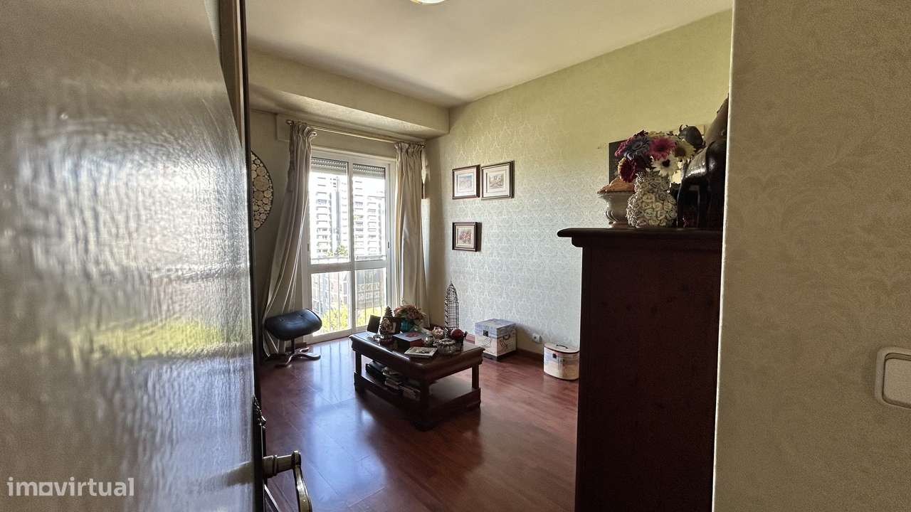 Apartamento T4 nos Olivais-17