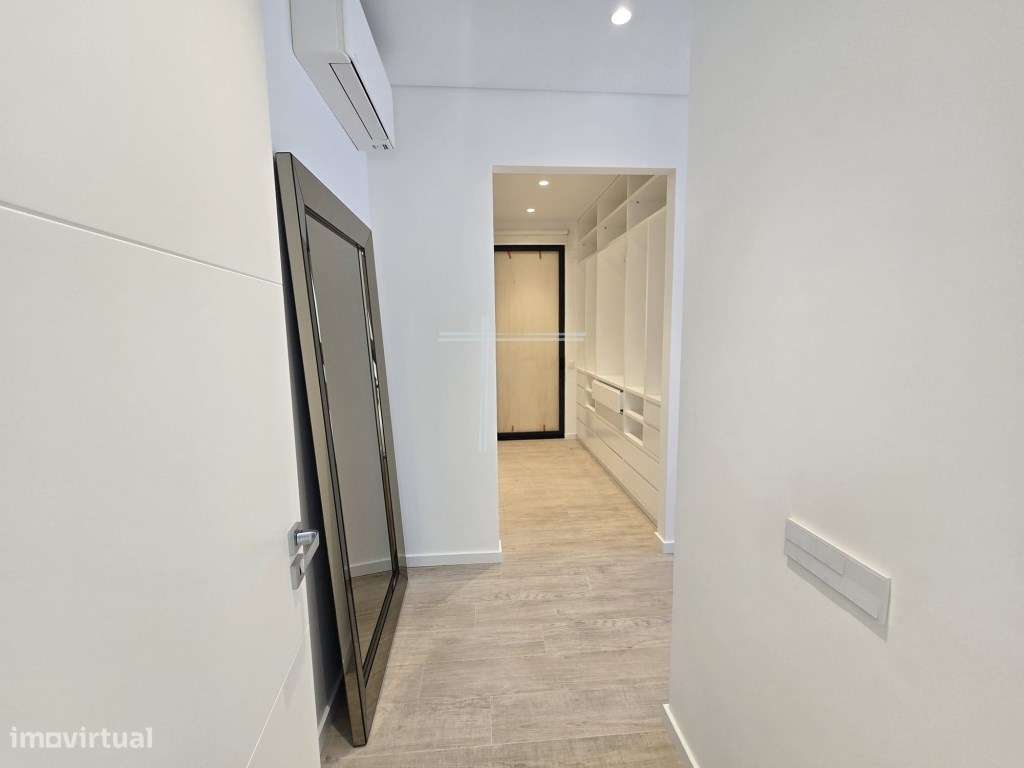 Moradia isolada T4, arquitetura contemporânea com garagem e piscina...-30