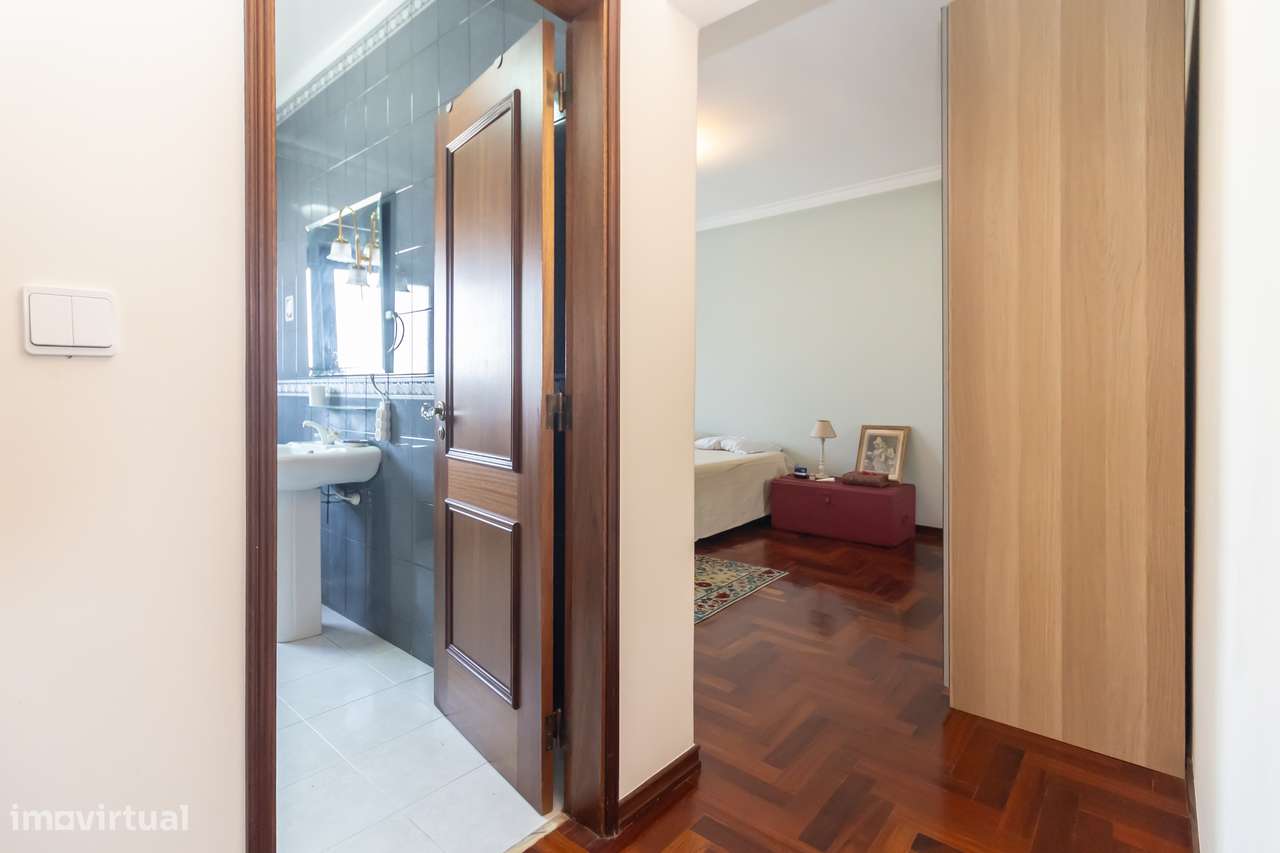 Moradia T5 isolada, Garagem , Quinta Charnequinha-11