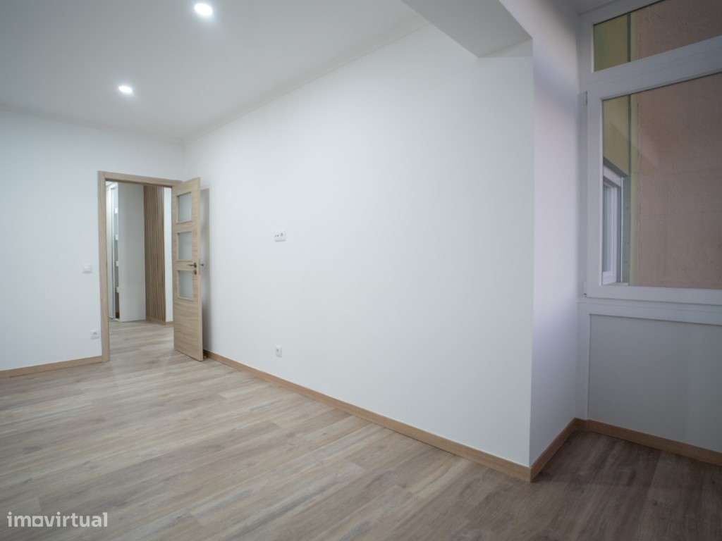 Apartamento T2 1º Andar Totalmente Remodelado Barreiro - Grande imagem: 5/15