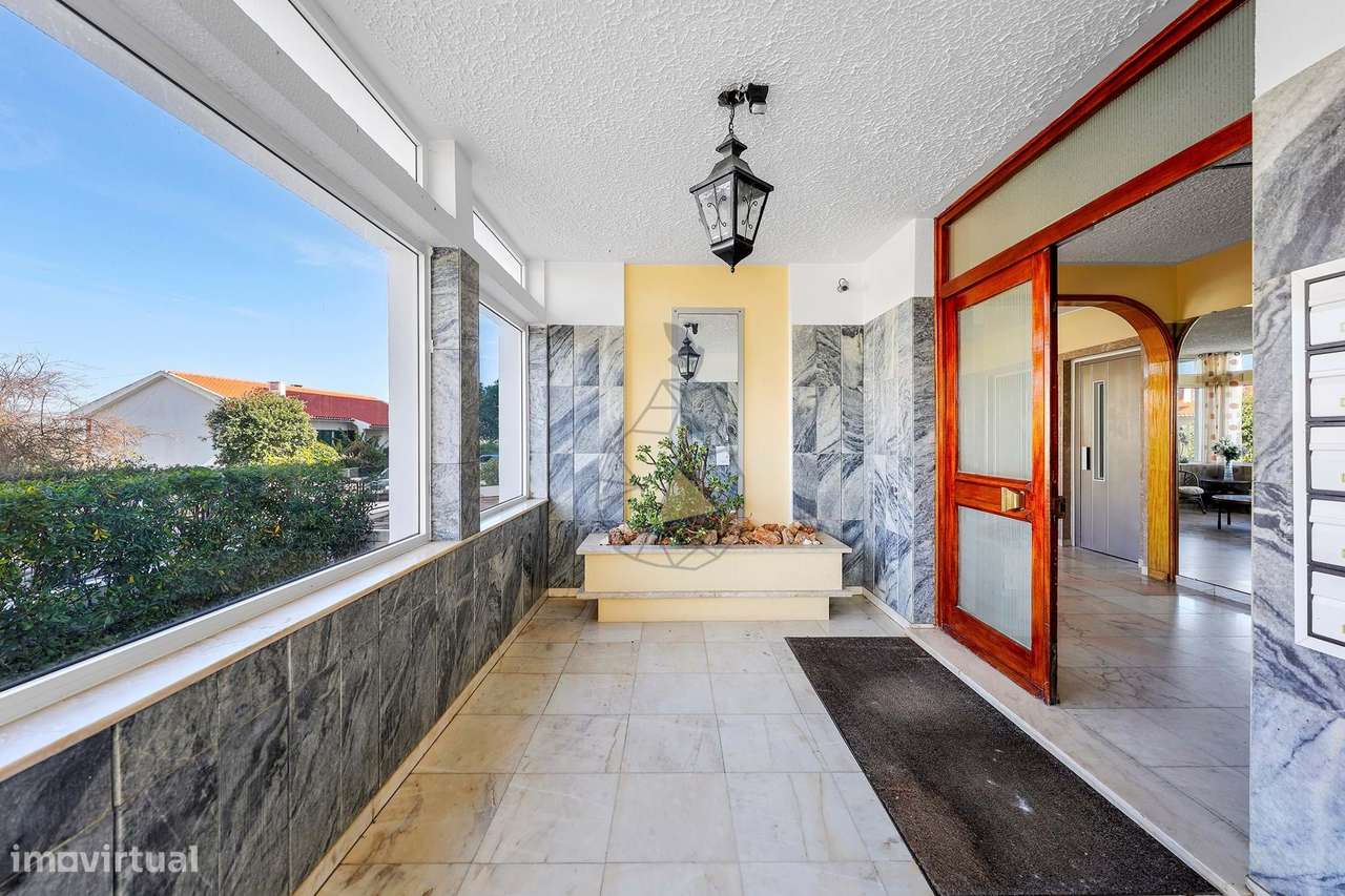 Apartamento T1  com Garagem e Piscina  no Coração da Praia da Rocha-42