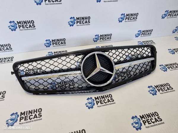 Grelha Frontal Mercedes C W204 (C63) (Aro Preto) - 4