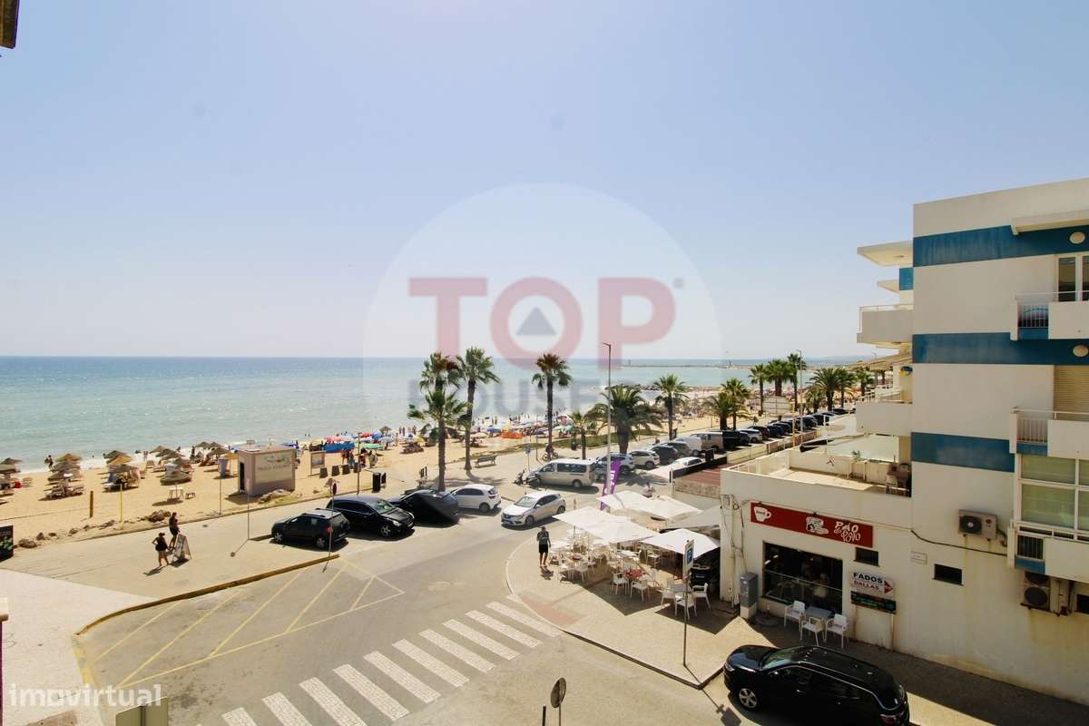 Viva o privilégio de estar na 1ª linha de Mar em Quarteira!-10