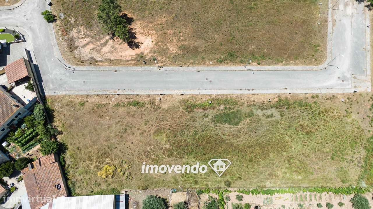 Terreno urbano com 598 m2, em Alcanede, Santarém - Grande imagem: 4/15