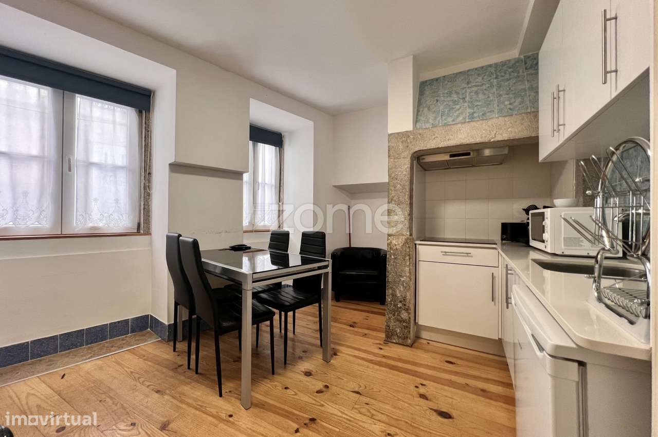 Prédio com 4 apartamentos e uma loja em Santa Catarina - Lisboa-24