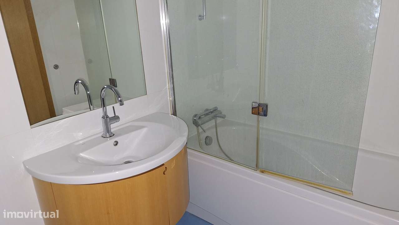 Apartamento T3 212m2  lugar garagem e arrecadação Santo Andre-Barreiro-16