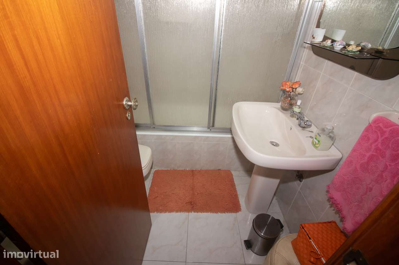 Espaçoso Apartamento T4 na Prestigiada Portela de Sacavém-22