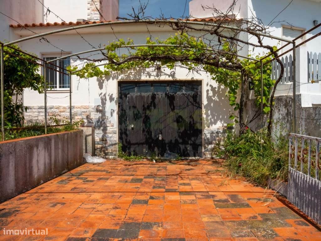 Moradia Usada T4, em banda, na Nazaré.-25