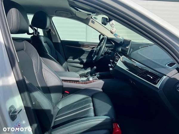 BMW Seria 5 520d xDrive Luxury Line - 16
