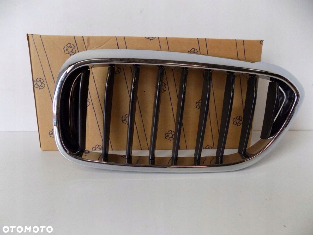 BMW 5 G30/G31 Nerka / Grill zderzaka lewa - 3829 - 1