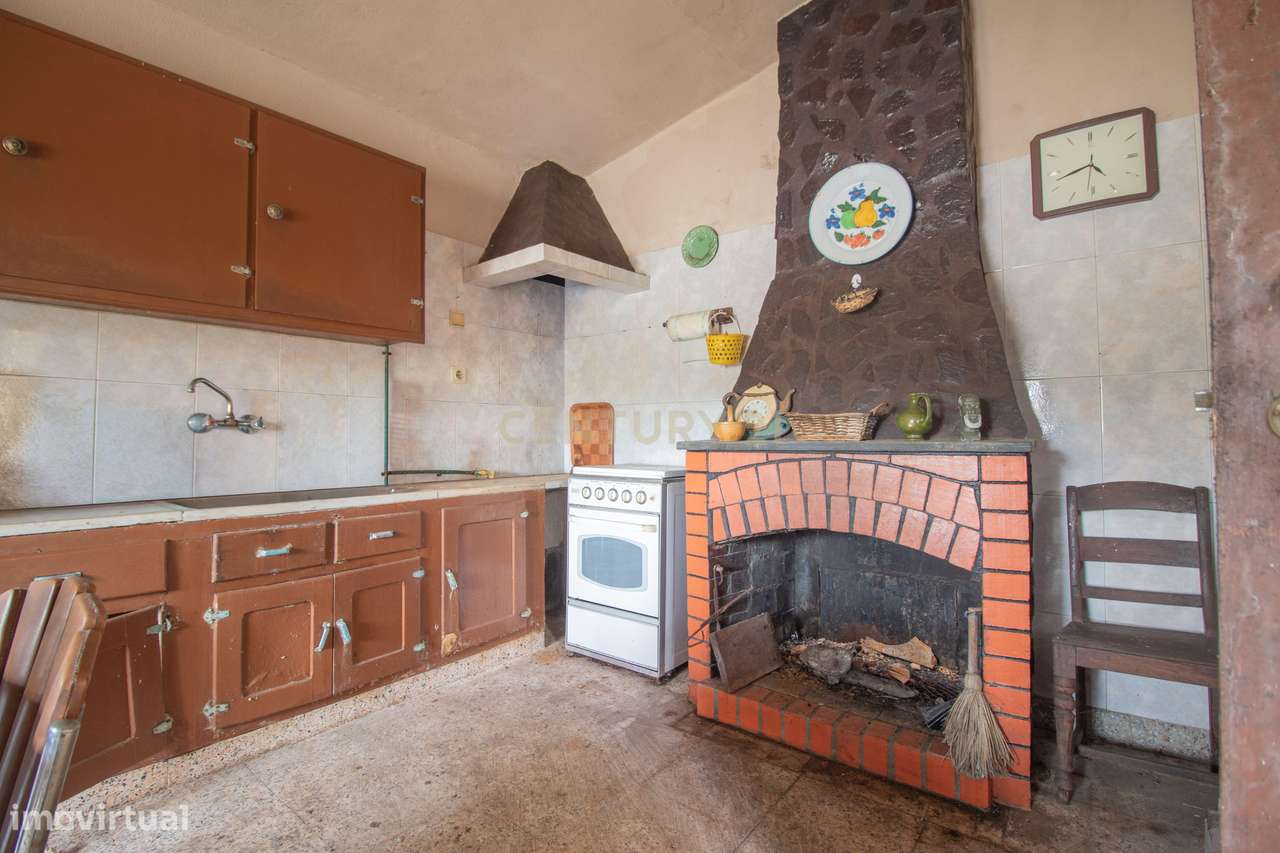 Moradia T4 com Garagem e Quintal em Chão de Couce – Oportunidade com P - Grande imagem: 4/32