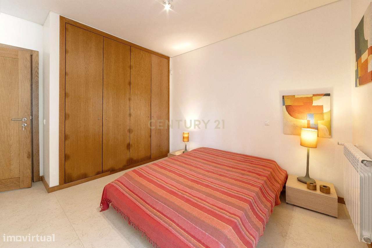 Vila T6 com piscina com área de terreno de 2895 m² na Praia d'el Rey-10