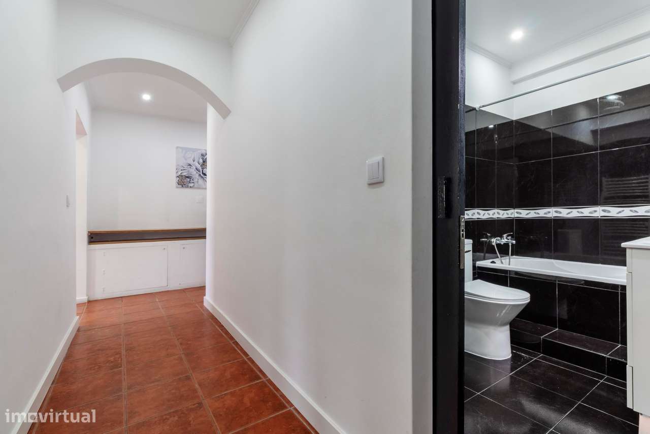 Apartamento T2 c/ Varanda em Agualva, Sintra-31