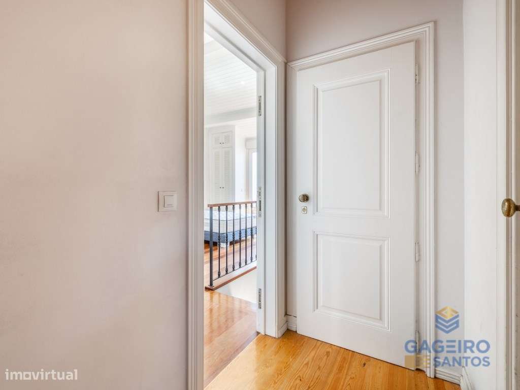 Apartamento Único com Charme Histórico e Conforto Moderno a Passos ...-38