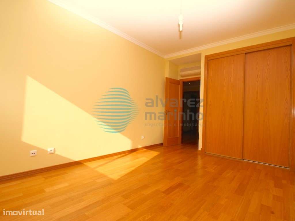 Apartamento T4, com 3 lugares de estacionamento, Parque das Nações-16