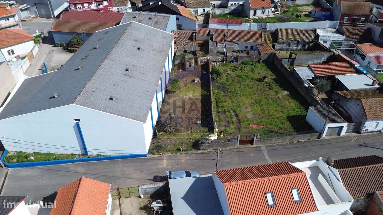 Moradia V2 com Terreno e Anexos - Bombarral - Delgada-24