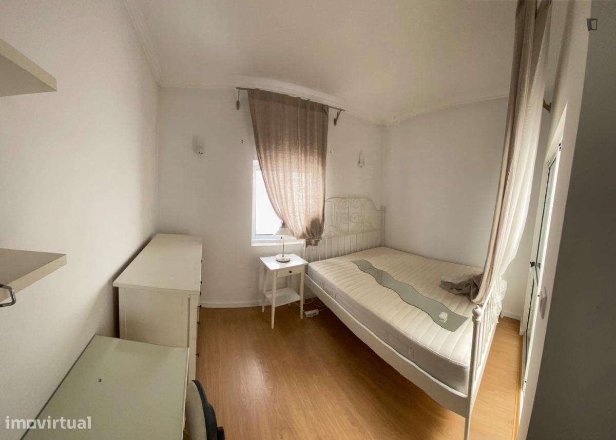 Quarto - localizado em Aveiro - Grande imagem: 3/10