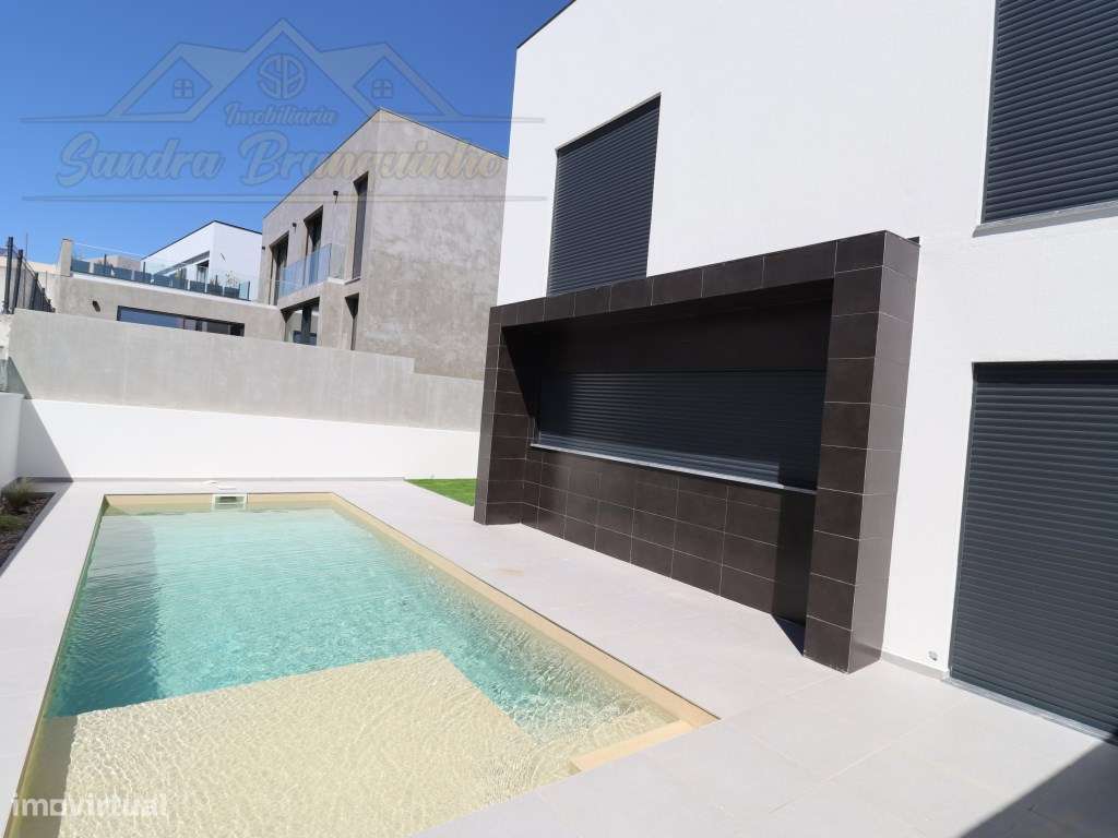 Moradia T5 (NOVA) com Piscina-6